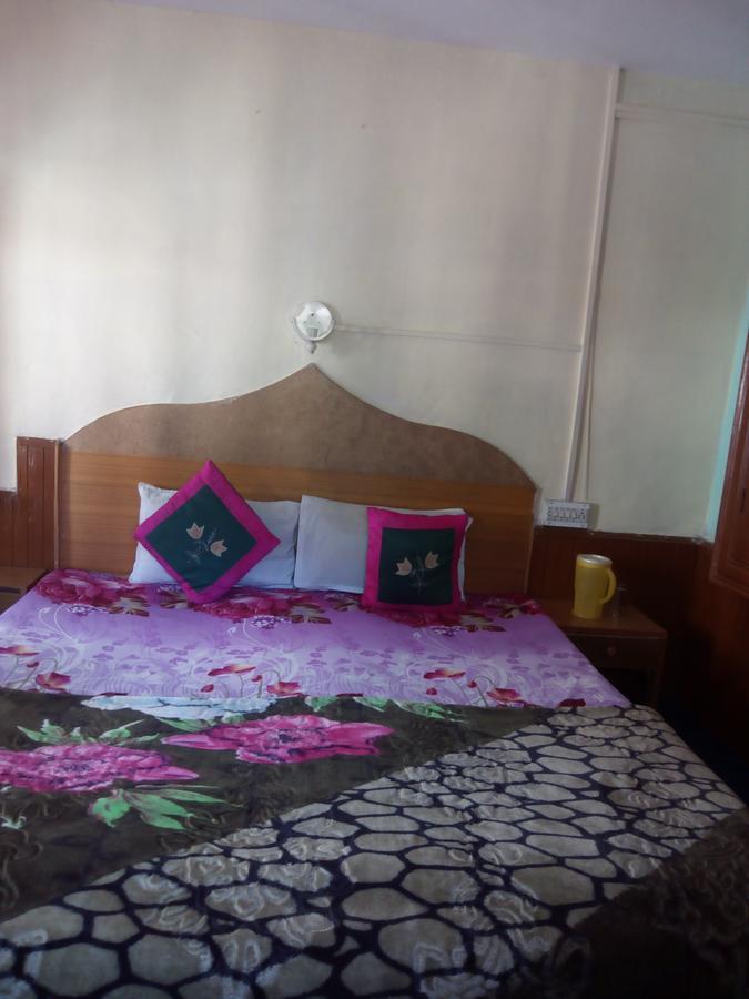 Hotel Everest Manāli Exteriör bild