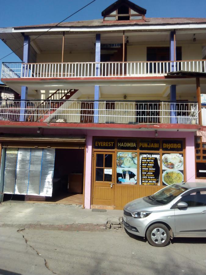 Hotel Everest Manāli Exteriör bild