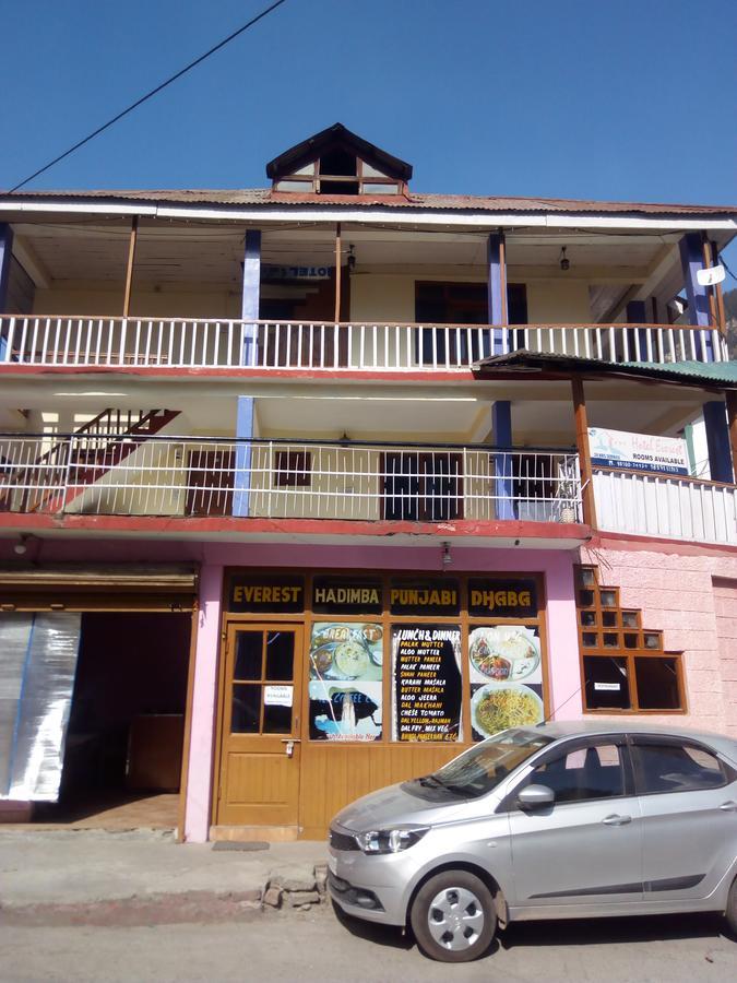 Hotel Everest Manāli Exteriör bild